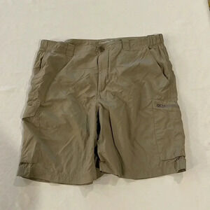 Columbia men’s Omni-Shade Sun Protection cargo shorts size‎ 40 EUC
